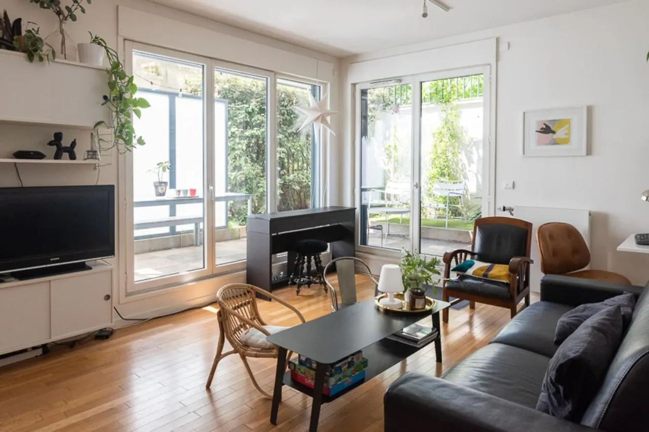 Spacious T3 Of 83 M2 With Garden Paris 0*,  France